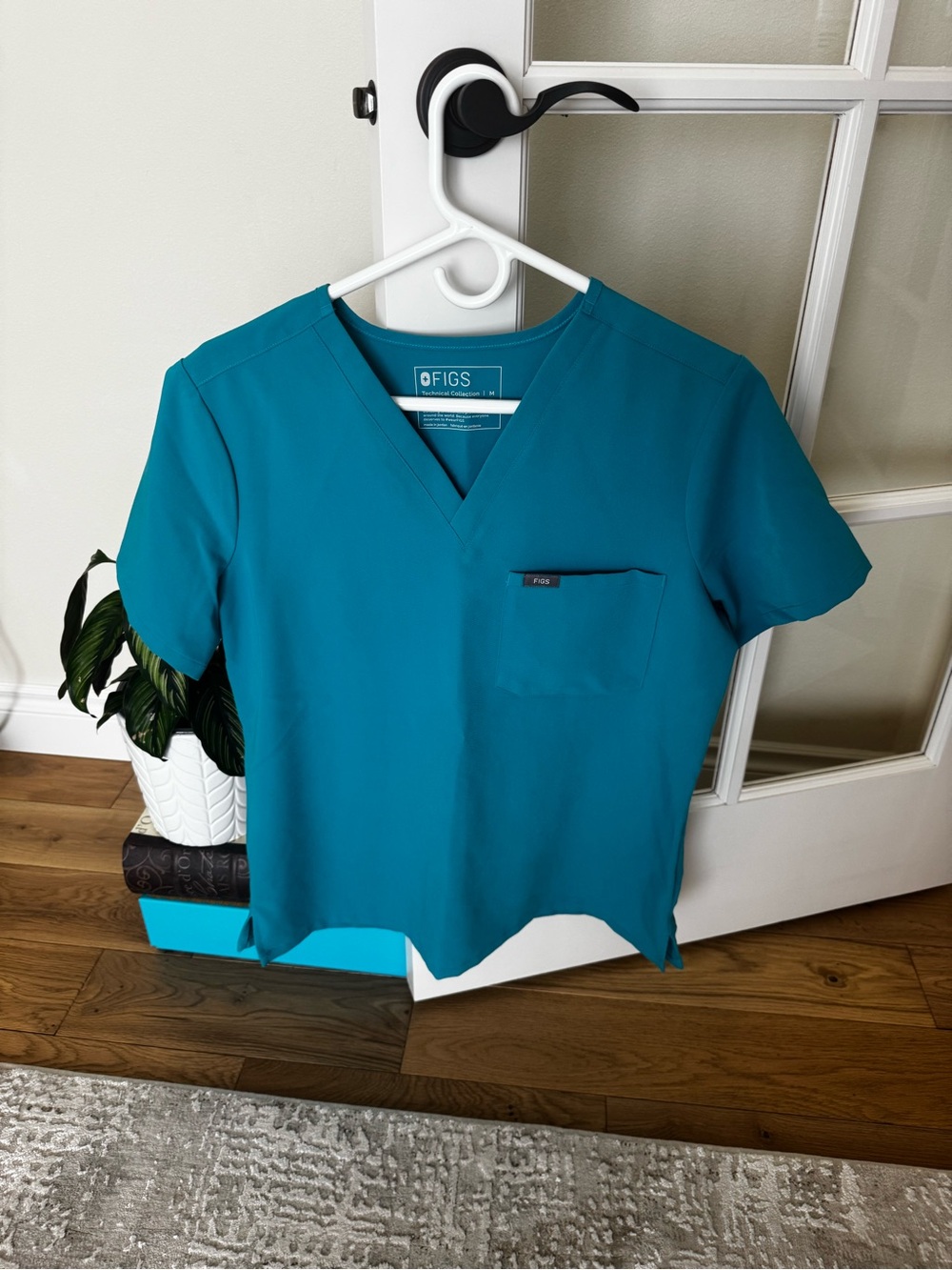 FIGS Women's Teal V-Neck Scrub Top with Chest Pocket